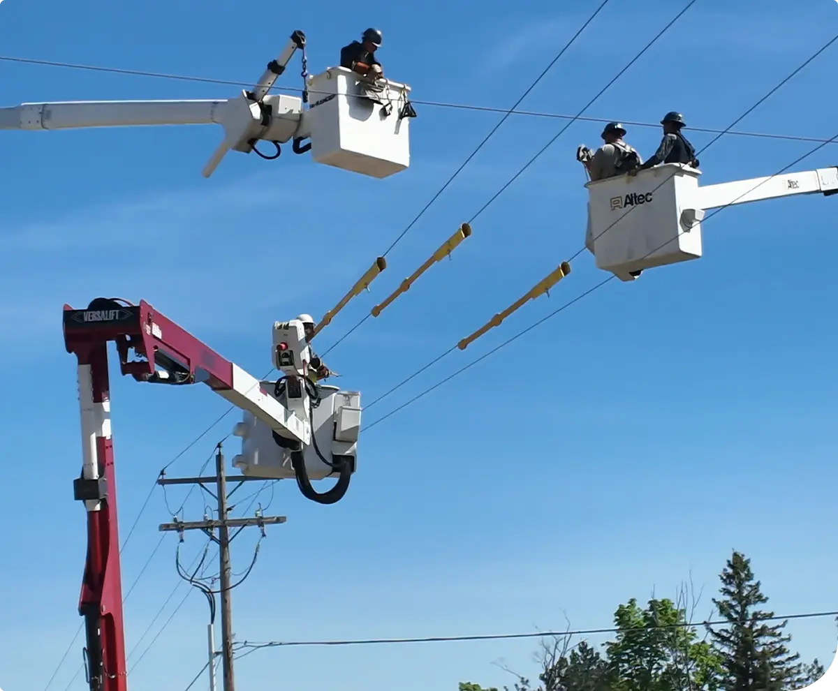 PIE&G line crew working from bucket trucks